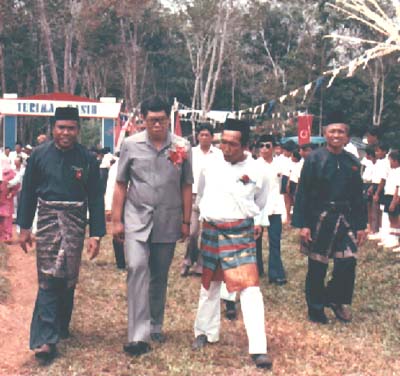 gambar2.jpg (41914 bytes)